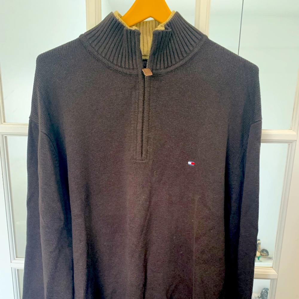4/$20 Tommy Hilfiger men’s sweater A10